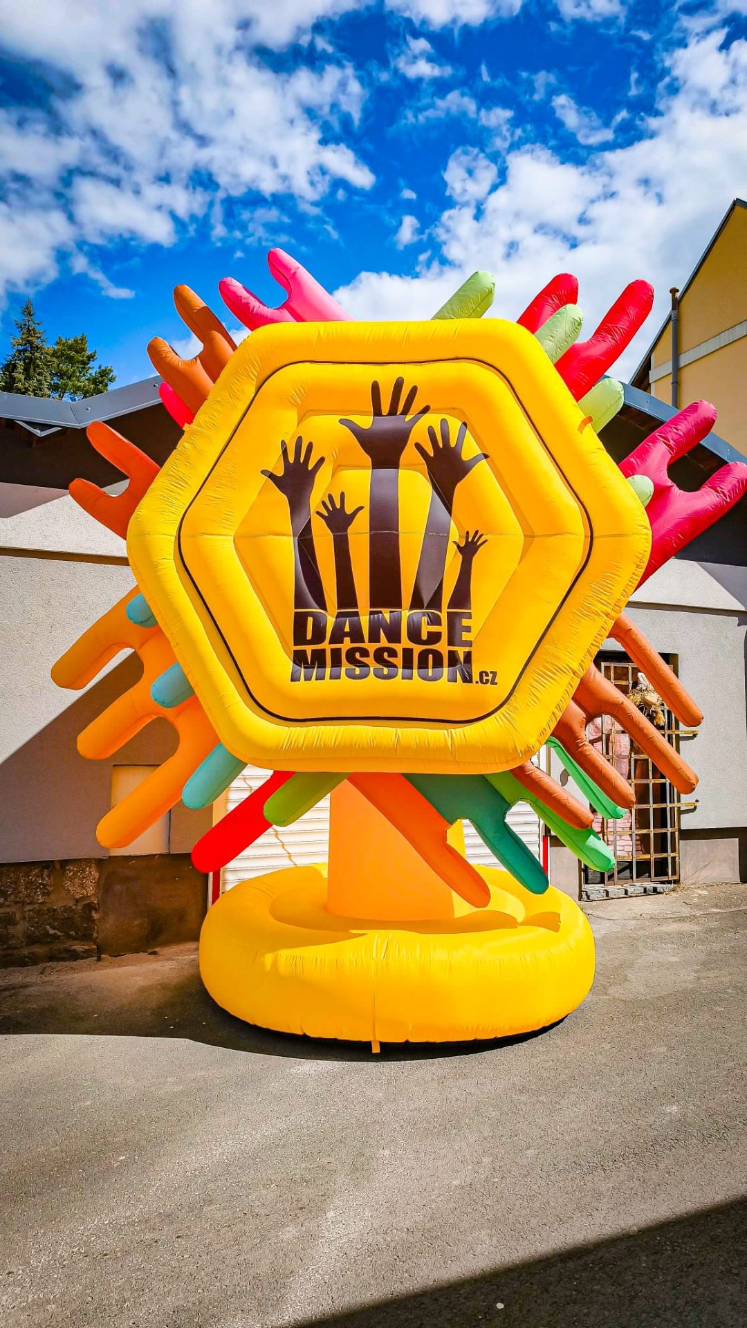 3D poutač DanceMission – 3. Hotový obr