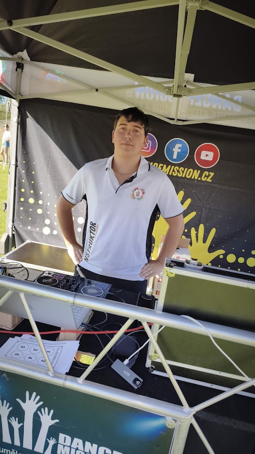 DJ instruktor DanceMission u mixu