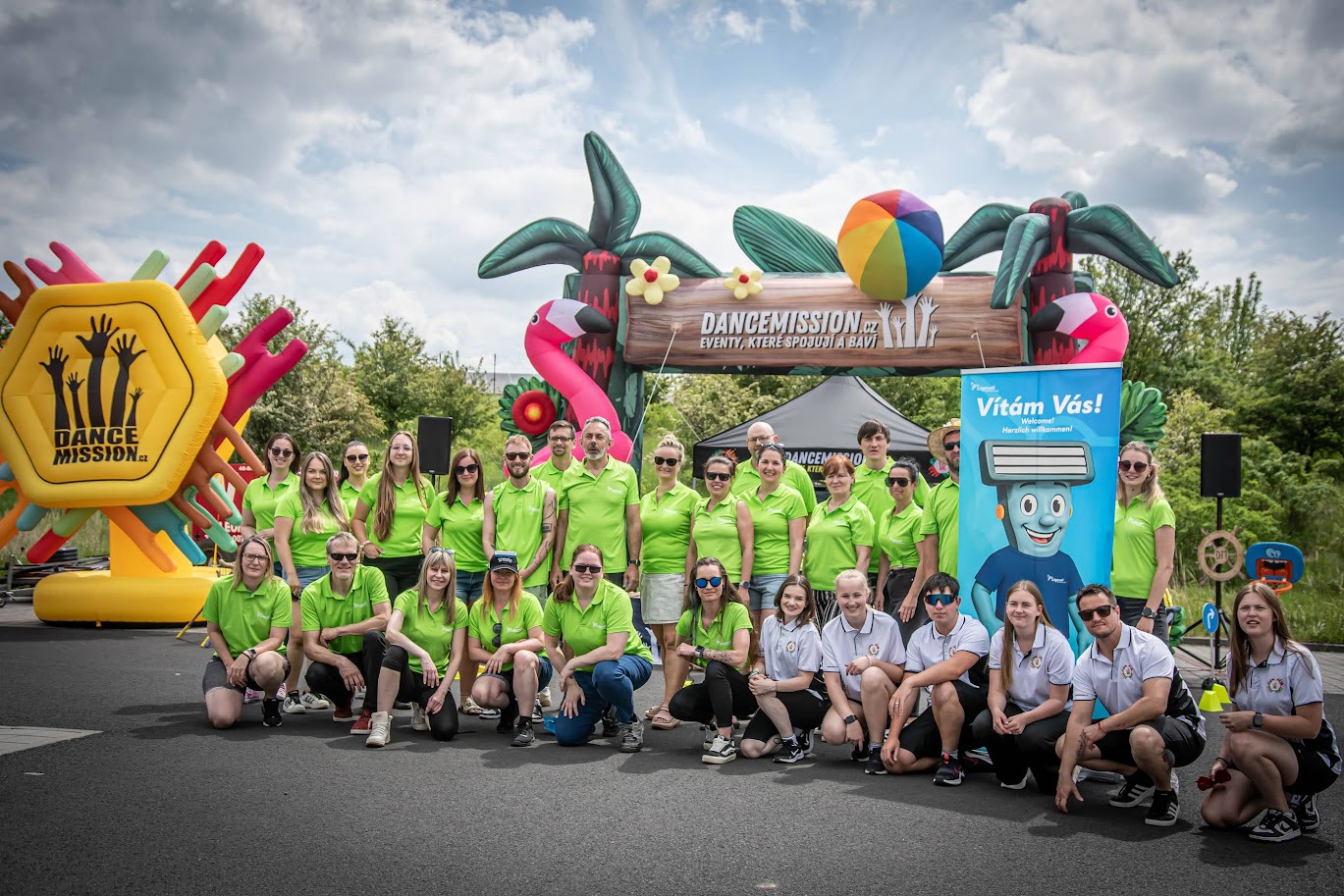 Animační team DanceMission v zelených tričkách