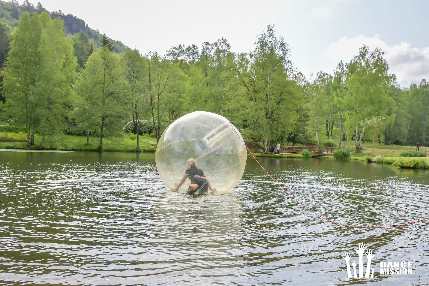 Aquazorbing – chůze po vodě v kouli